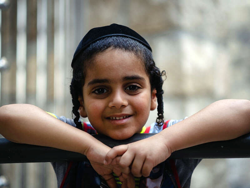 Yemeni Kippah-A_young_Jewish_Israeli_boy_of_Yemenite_descent_at_the_Western_Wall_in_Jerusalem,_Israel